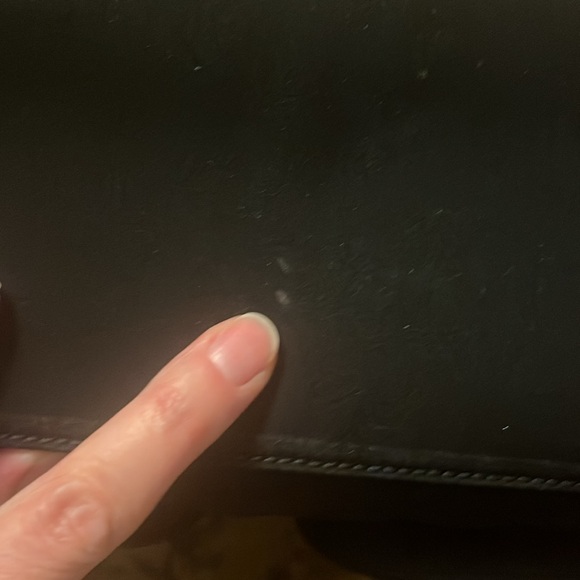 VERA BRADLEY Solid Black shoulder bag!  Like new! - Picture 6 of 12